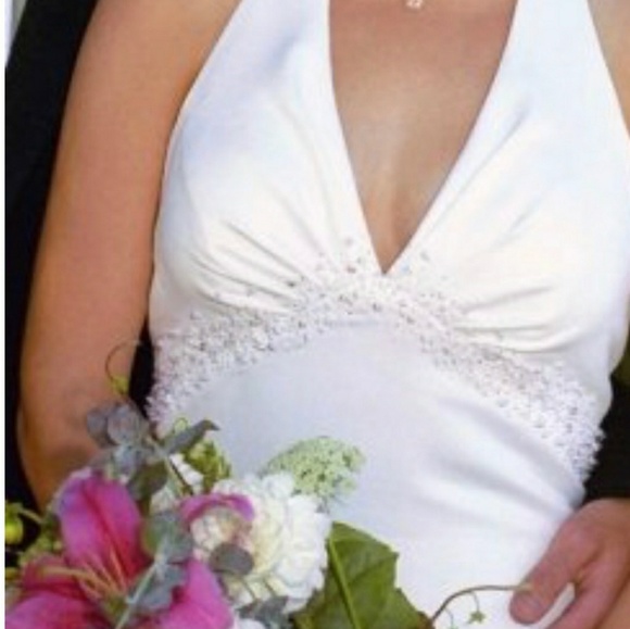 White Wedding Dress & Crystal edge Fingertip Veil - Picture 6 of 7